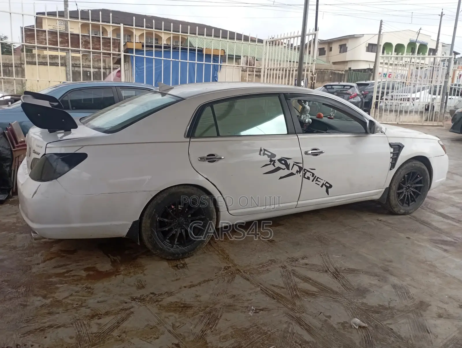 Toyota Avalon 2006 White