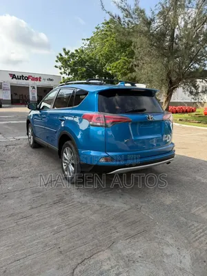 Toyota RAV4 SE AWD (2.5L 4cyl 6A) 2017 Blue