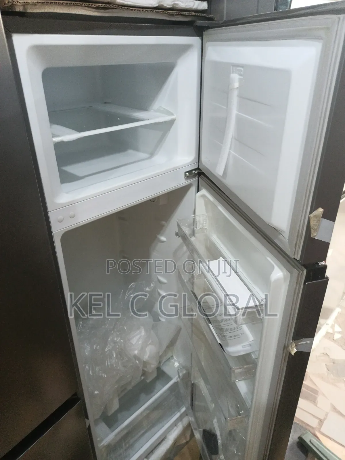 Hsense 240L Top Freezer Refrigerator