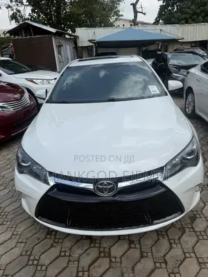 Toyota Camry SE 4dr Sedan (2.5L 4cyl 6A) 2017 White