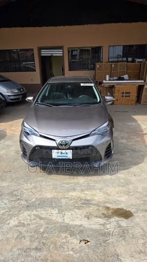 Toyota Corolla 2017 Brown