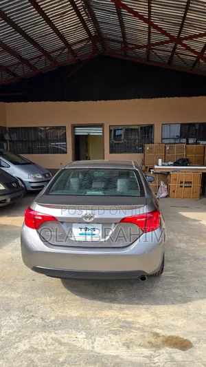 Toyota Corolla 2017 Brown