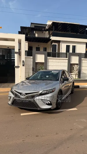 Toyota Camry 2020 Silver