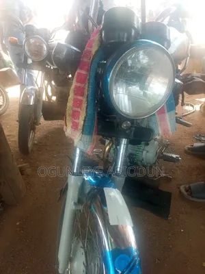 Bajaj Boxer BM100ES 2022 Red
