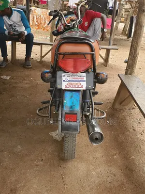 Bajaj Boxer BM100ES 2022 Red