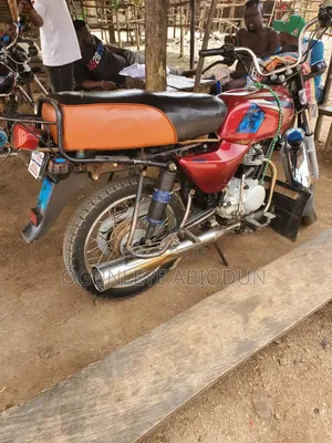 Bajaj Boxer BM100ES 2022 Red