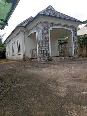 5bdrm Bungalow in Uyeh Estate Off Ring for sale