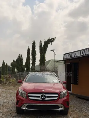Mercedes-Benz GLA 250 2015 Red