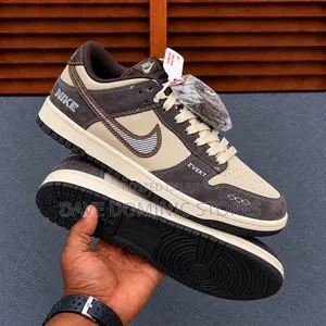 Nike SB Dunk Low Brown Beige Sneakers