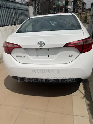 Toyota Corolla LE (1.8L 4cyl 2A) 2018 White