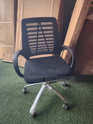 Executive Rolling Office Chair.