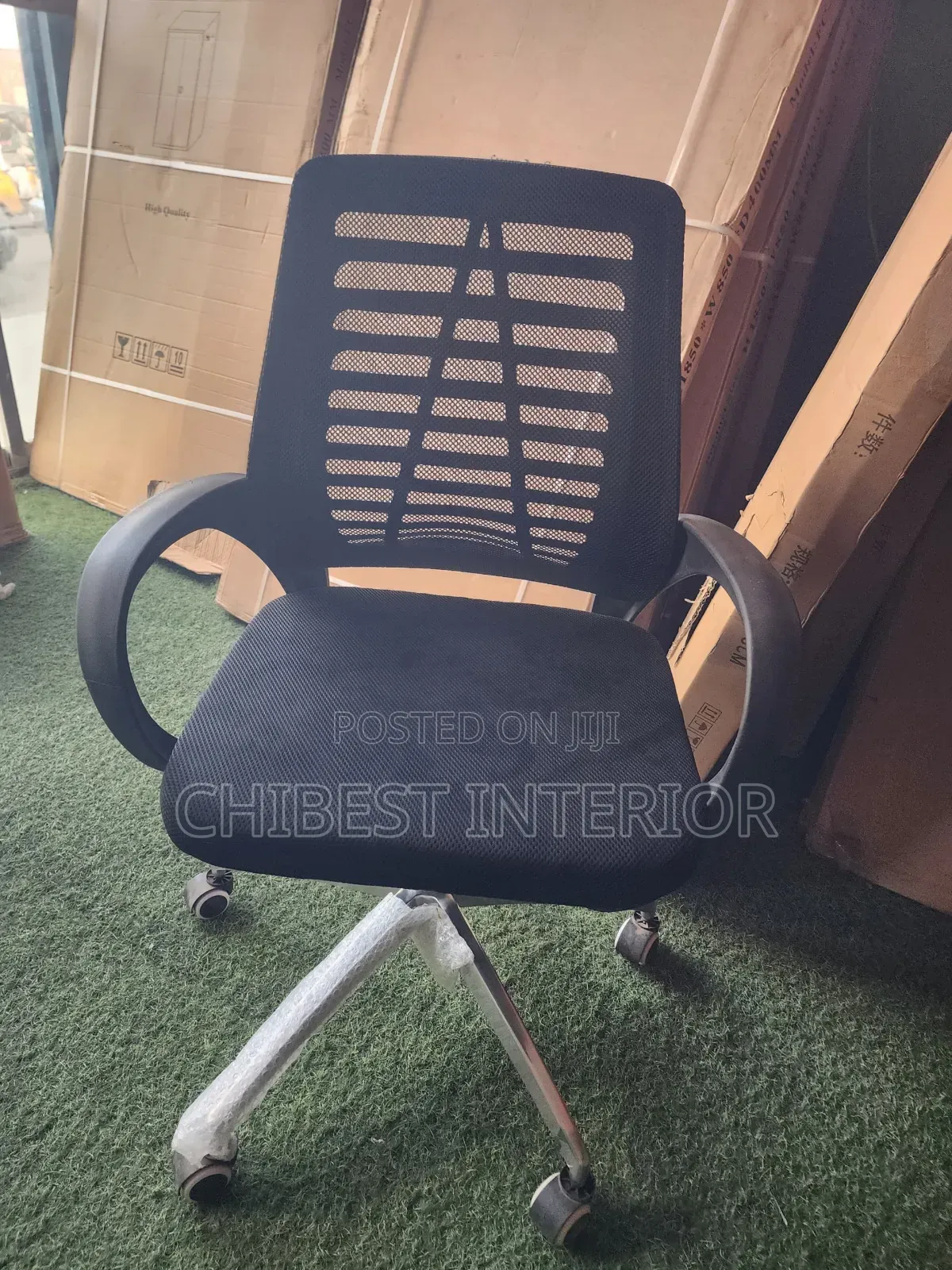 Executive Rolling Office Chair.