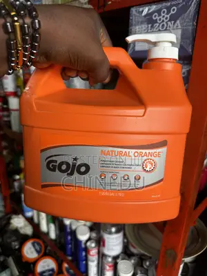 GOJO Natural Orange Pumice Hand Cleaner - 1 Gallon (3.78L)