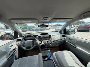 Toyota Sienna LE 7 Passenger 2011 Silver