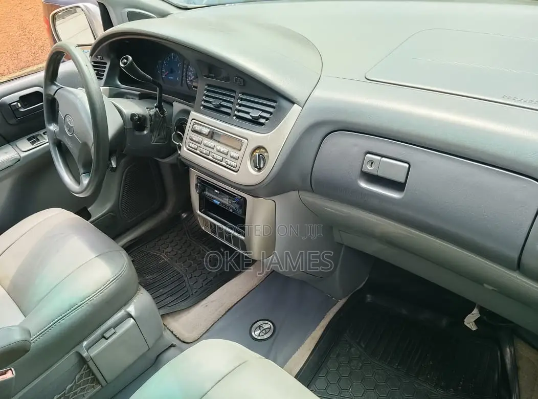 Toyota Sienna 2002 Silver