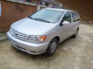Toyota Sienna 2002 Silver