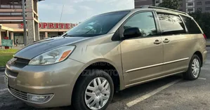 Toyota Sienna 2005 Gold