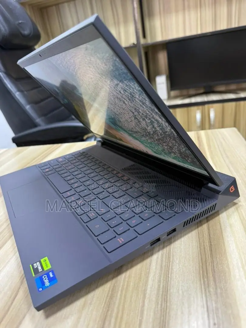New Laptop Dell G15 5530 16GB Intel Core i7 SSD 512GB