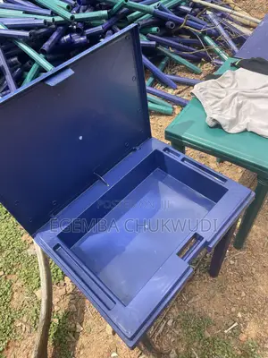 Plastic Locker Table