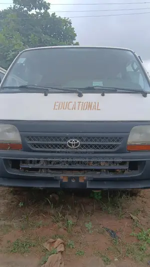 Toyota HiAce 1998 White