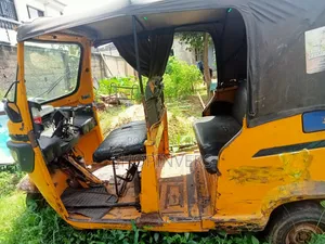 TVS Apache 160 4V 2021 Yellow