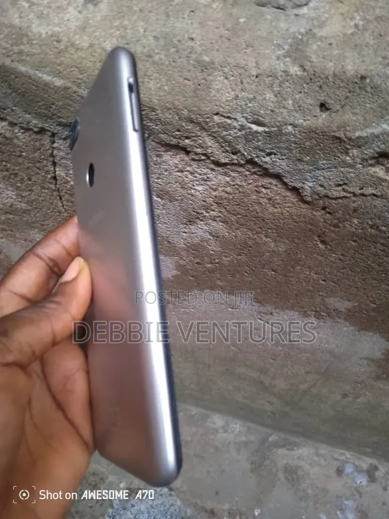 Infinix Hot 6 16 GB Silver