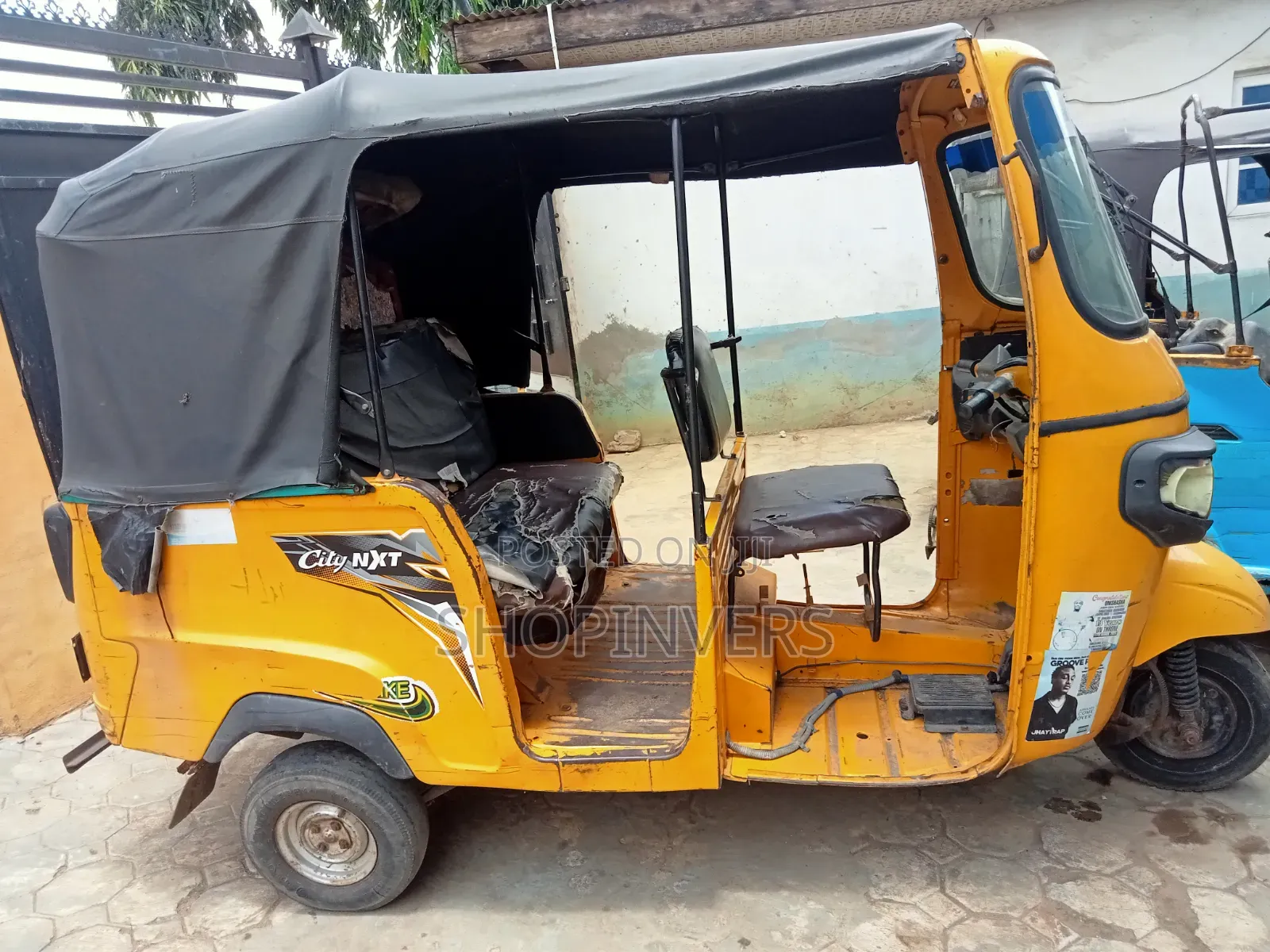Piaggio 2021 Yellow