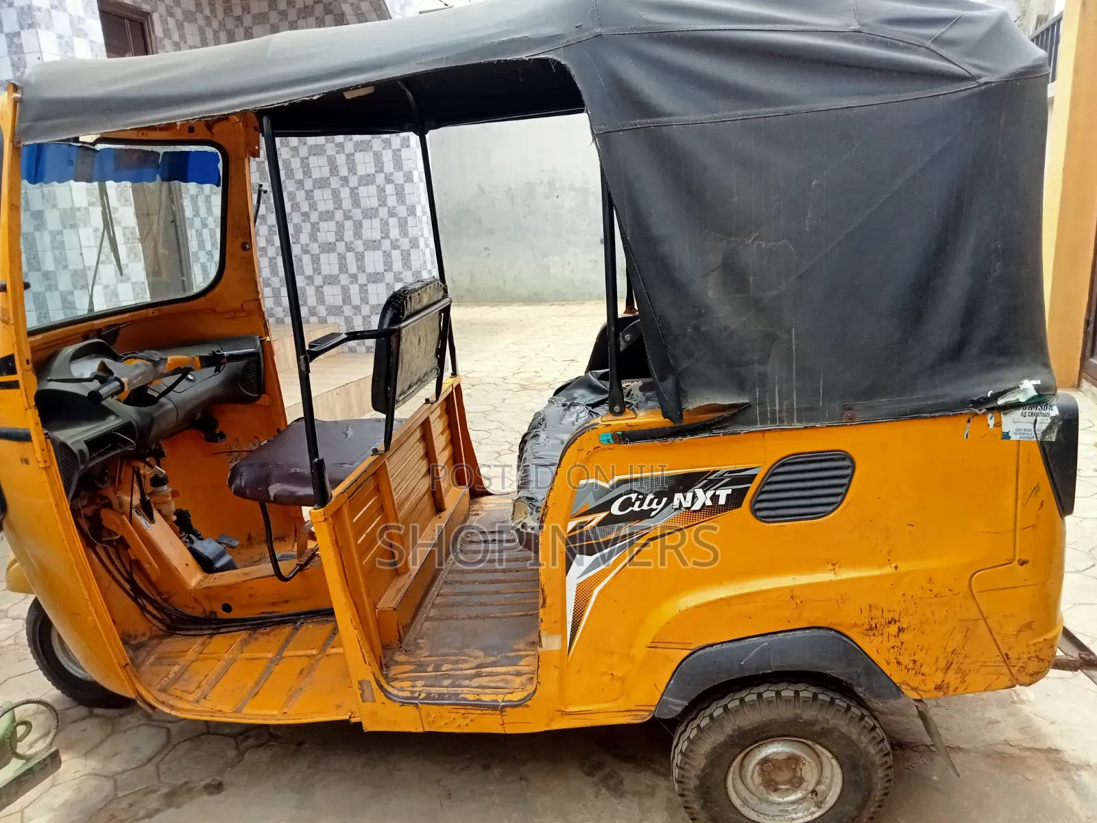 Piaggio 2021 Yellow