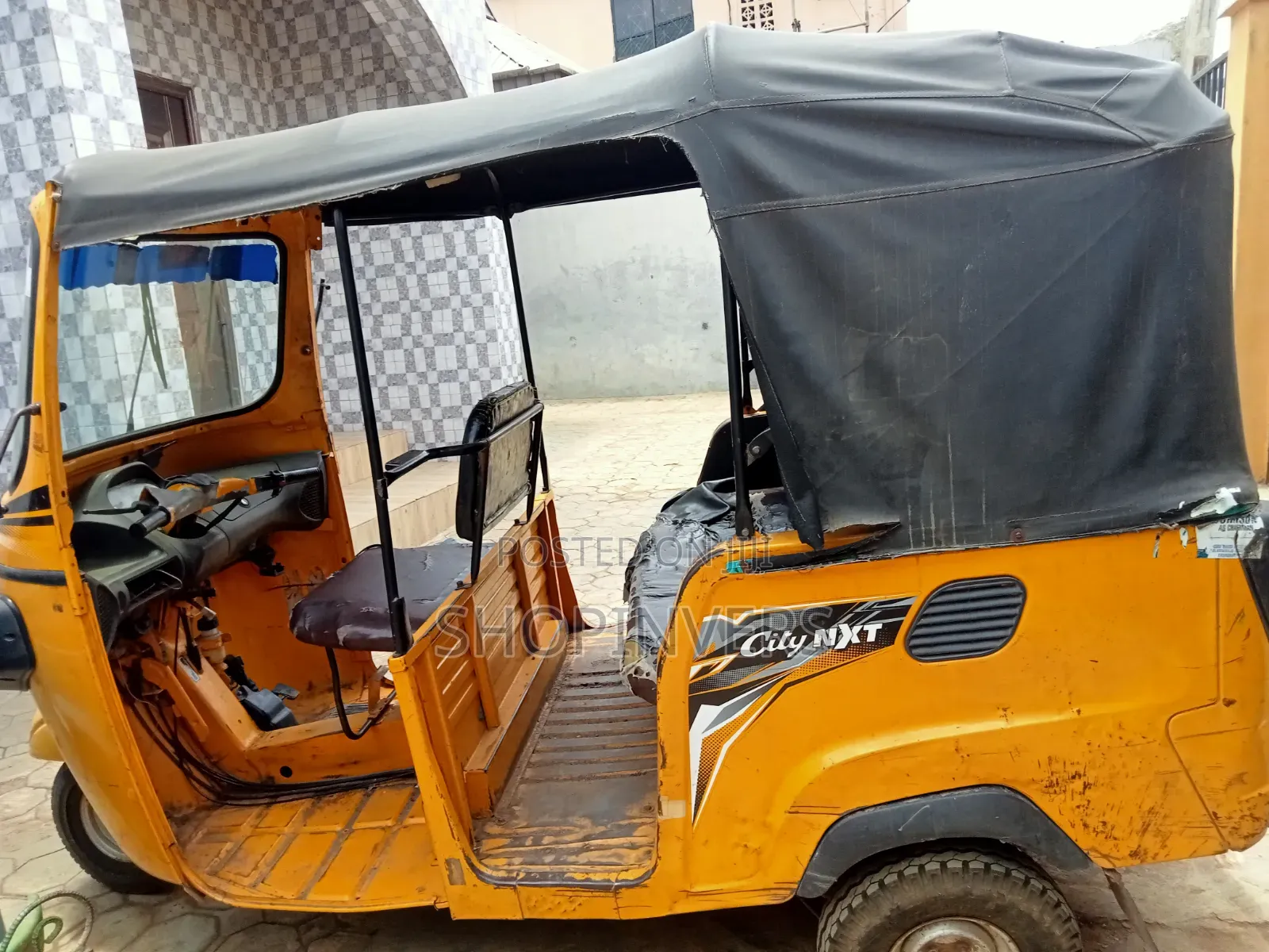 Piaggio 2021 Yellow