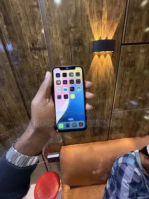 Apple iPhone XR 64 GB Red