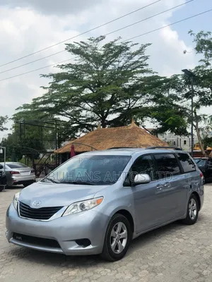 Toyota Sienna LE 8 Passenger 2011 Silver