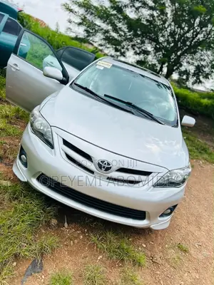 Toyota Corolla 2011 Silver