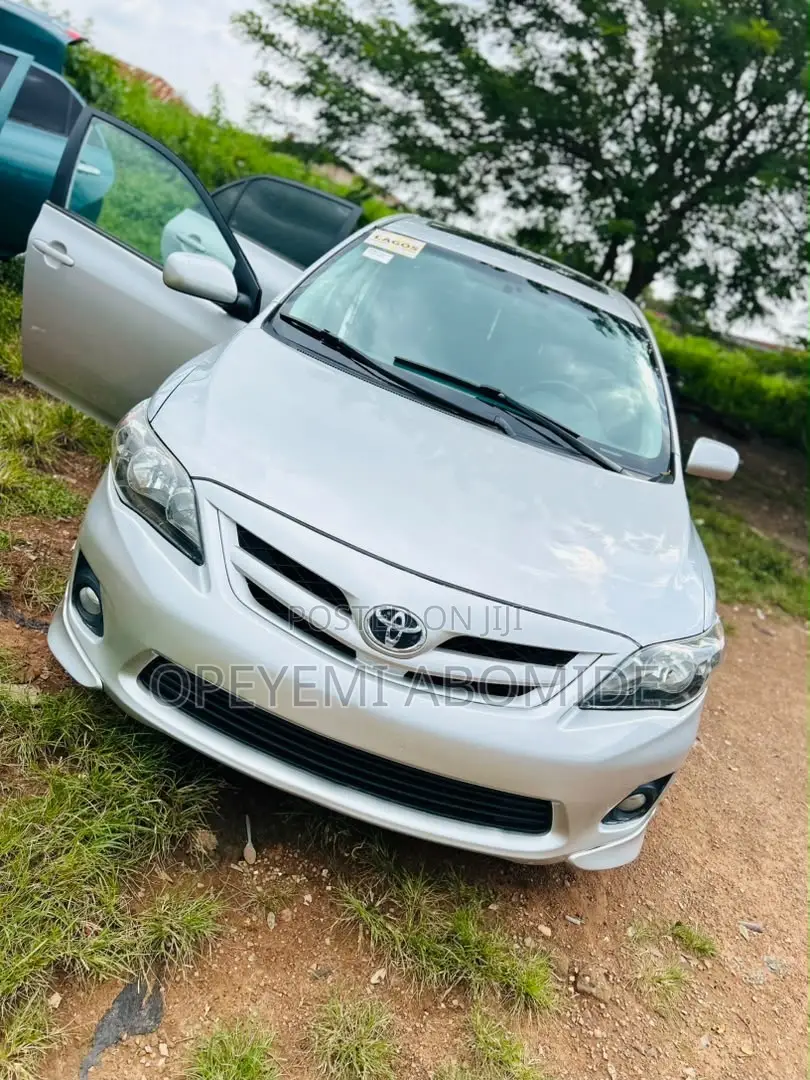 Toyota Corolla 2011 Silver