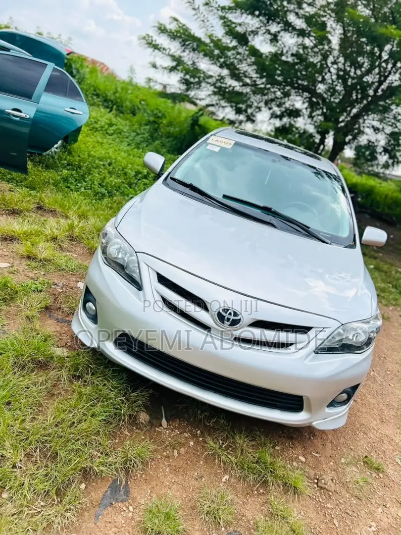 Toyota Corolla 2011 Silver