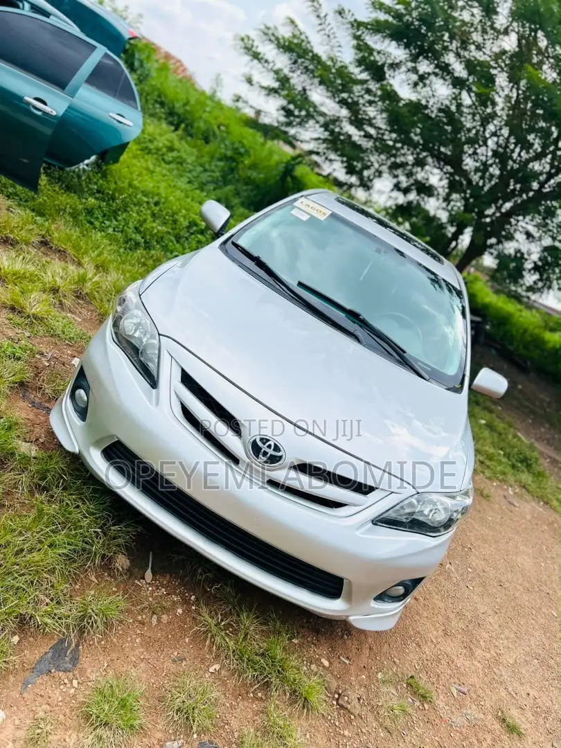 Toyota Corolla 2011 Silver