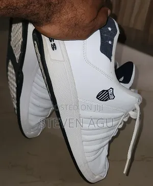 Original US Preowned K-Swiss ST329 CMF Sneakers