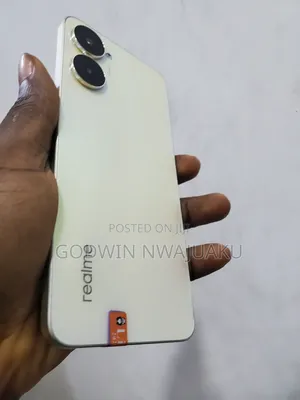 New Realme V30 128 GB Yellow