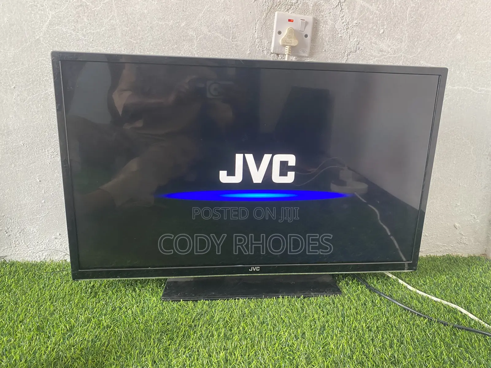 JVC 32 Inches TV