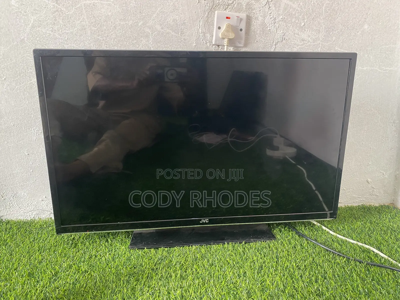 JVC 32 Inches TV