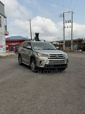 Toyota Highlander XLE 4dr SUV (3.5L 6cyl 6A) 2015 Gold