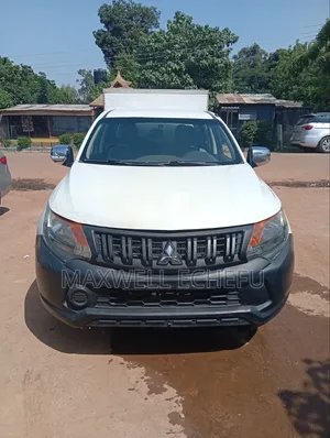 Mitsubishi L200 2014 White