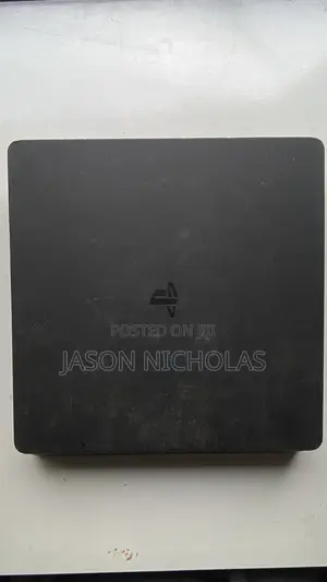 PS4 Slim 500GB + Controller + GTA v & FAR CRY 5
