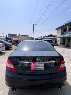 Mercedes-Benz C300 Luxury Sedan RWD (3.0L 6cyl 7A) 2011 Black