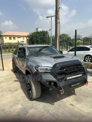 Toyota Tacoma SR5 2017 Gray