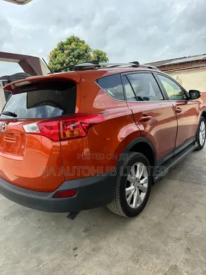 Toyota RAV4 Limited 4dr SUV AWD (2.5L 4cyl 6A) 2015 Orange