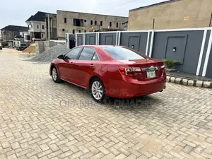 Toyota Camry XLE 4dr Sedan (2.5L 4cyl 6A) 2013 Red
