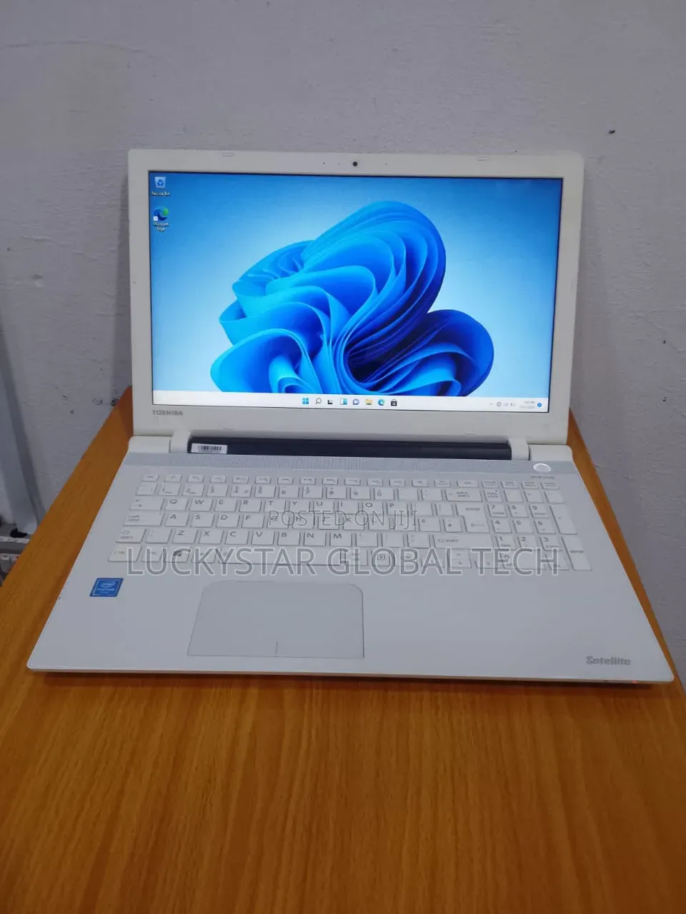 Laptop Toshiba 8GB Intel Pentium HDD 320GB