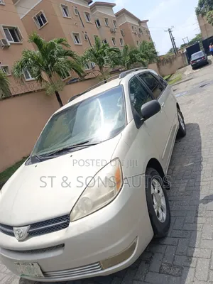 Toyota Sienna 2005 Gold