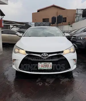 Toyota Camry SE 4dr Sedan (2.5L 4cyl 6A) 2017 White