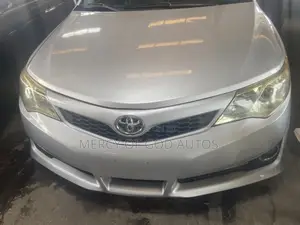Toyota Camry SE 4dr Sedan (2.5L 4cyl 6A) 2013 Silver